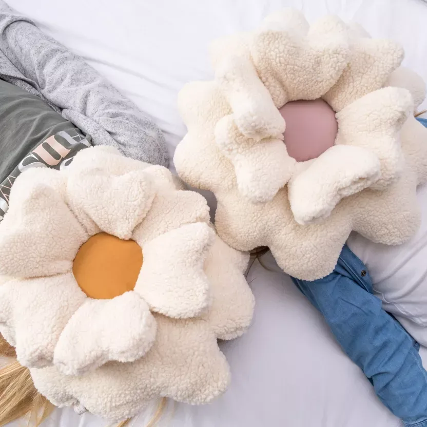 Coussin fleur moumoute .webp