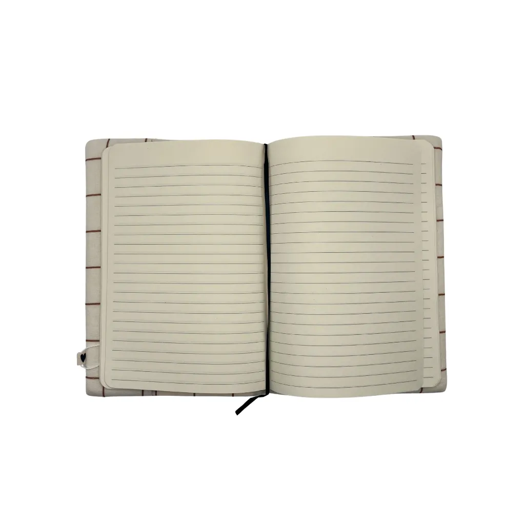 Carnet A5 ouvert à carreaux.webp