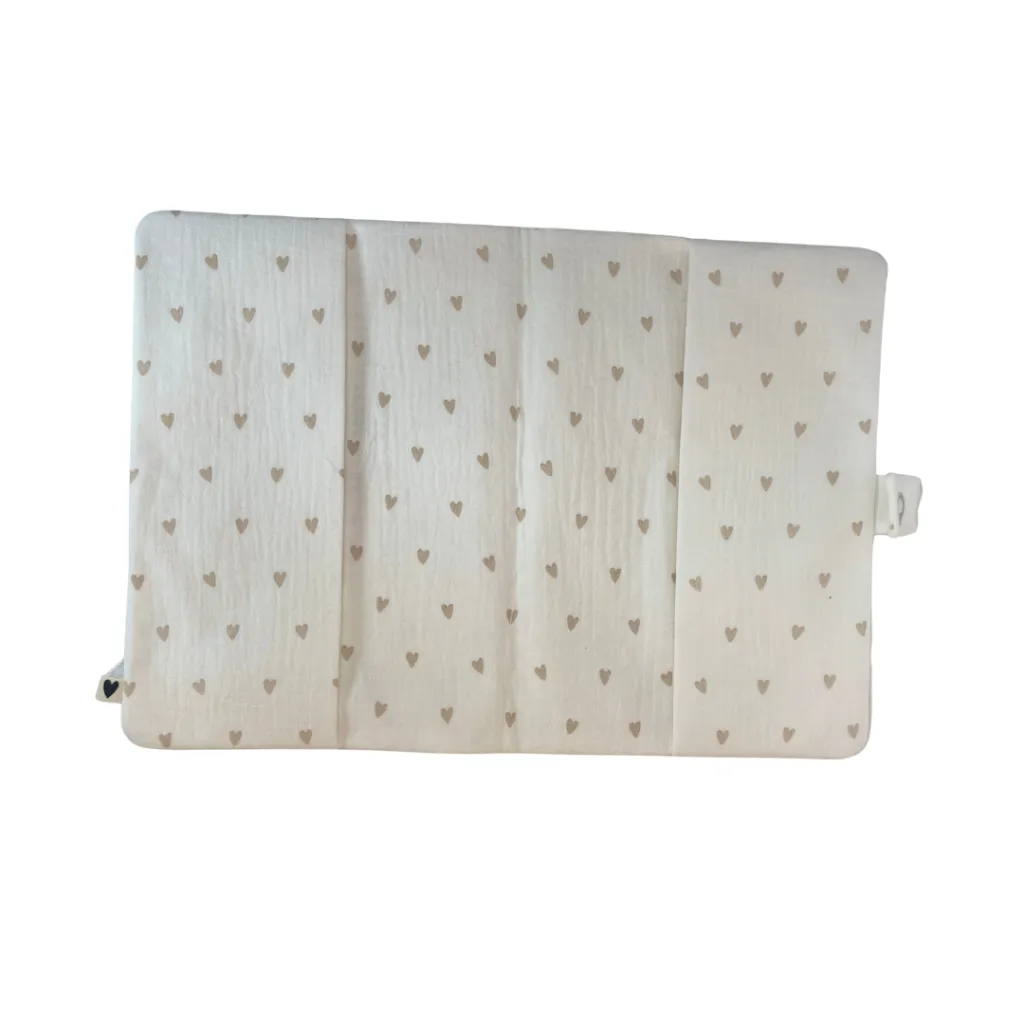 Protège carnet de santé - _Petite soeur_ - Blanc petits coeurs2.webp